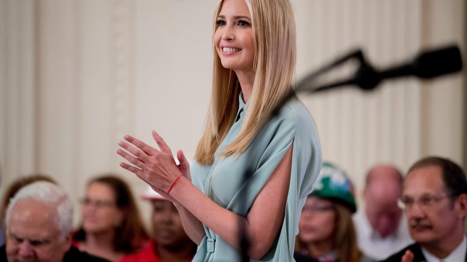 Ivanka Trump: Donald Trumps Tochter will sich auf ihre Arbeit in der Politik konzentrieren. Ivanka Trump: Donald Trumps Tochter will sich auf ihre Arbeit in der Politik konzentrieren.