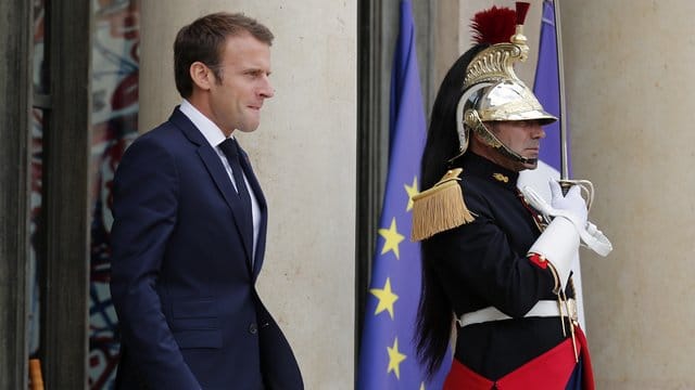 "Der Verantwortliche, der einzige Verantwortliche, das bin ich und ich allein", sagt Emmanuel Macron. "Der Verantwortliche, der einzige Verantwortliche, das bin ich und ich allein", sagt Emmanuel Macron.