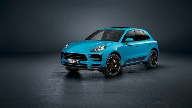 Aufgefrischtes Design, aktualisiertes Infotainment und modernisierte Motoren: So startet der Macan im Spätherbst in Deutschland in den Handel. Aufgefrischtes Design, aktualisiertes Infotainment und modernisierte Motoren: So startet der Macan im Spätherbst in Deutschland in den Handel.