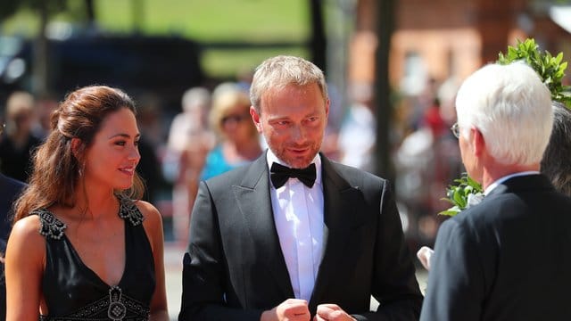 Christian Lindner mit seiner Freundin Franca Lehfeldt vor der Premiere der Richard-Wagner-Festspiele 2018. Christian Lindner mit seiner Freundin Franca Lehfeldt vor der Premiere der Richard-Wagner-Festspiele 2018.