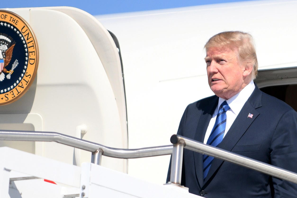 Trump verlässt die Air Force One: Laut Anordnung soll auf jedem TV-Gerät an Bord Fox voreingestellt sein.