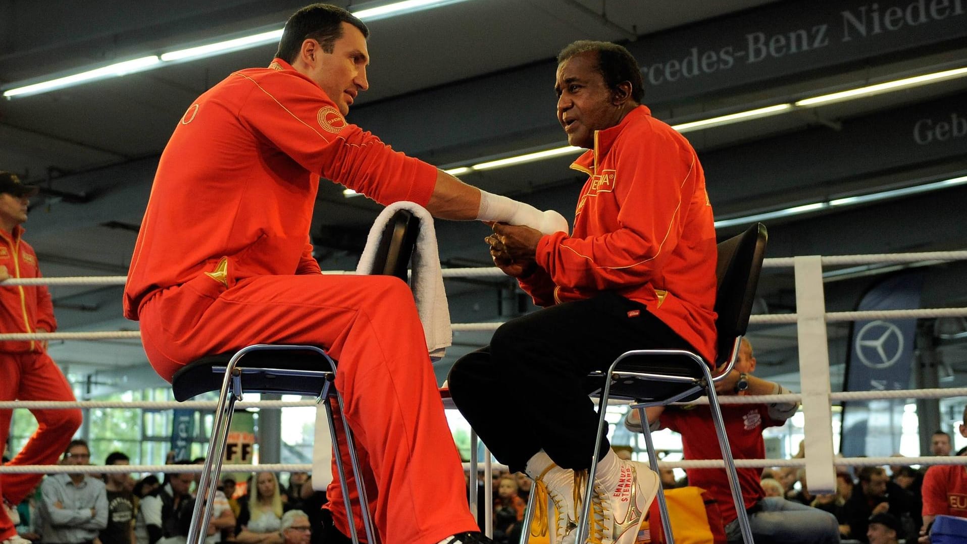 Koryphäe: Trainer-Legende Steward (r.) mit Klitschko.