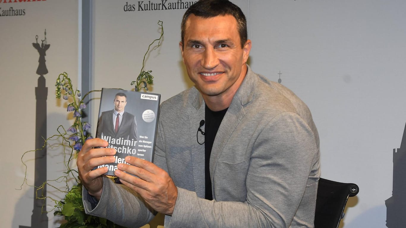 Neue Aufgabe: Wladimir Klitschko – hier bei der Präsentation seines Buches – wirbt für sein Konzept "Challenge Management".