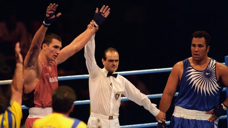 Gold! Klitschko siegte im Olympia-Finale 1996 gegen Paea Wolfgram.
