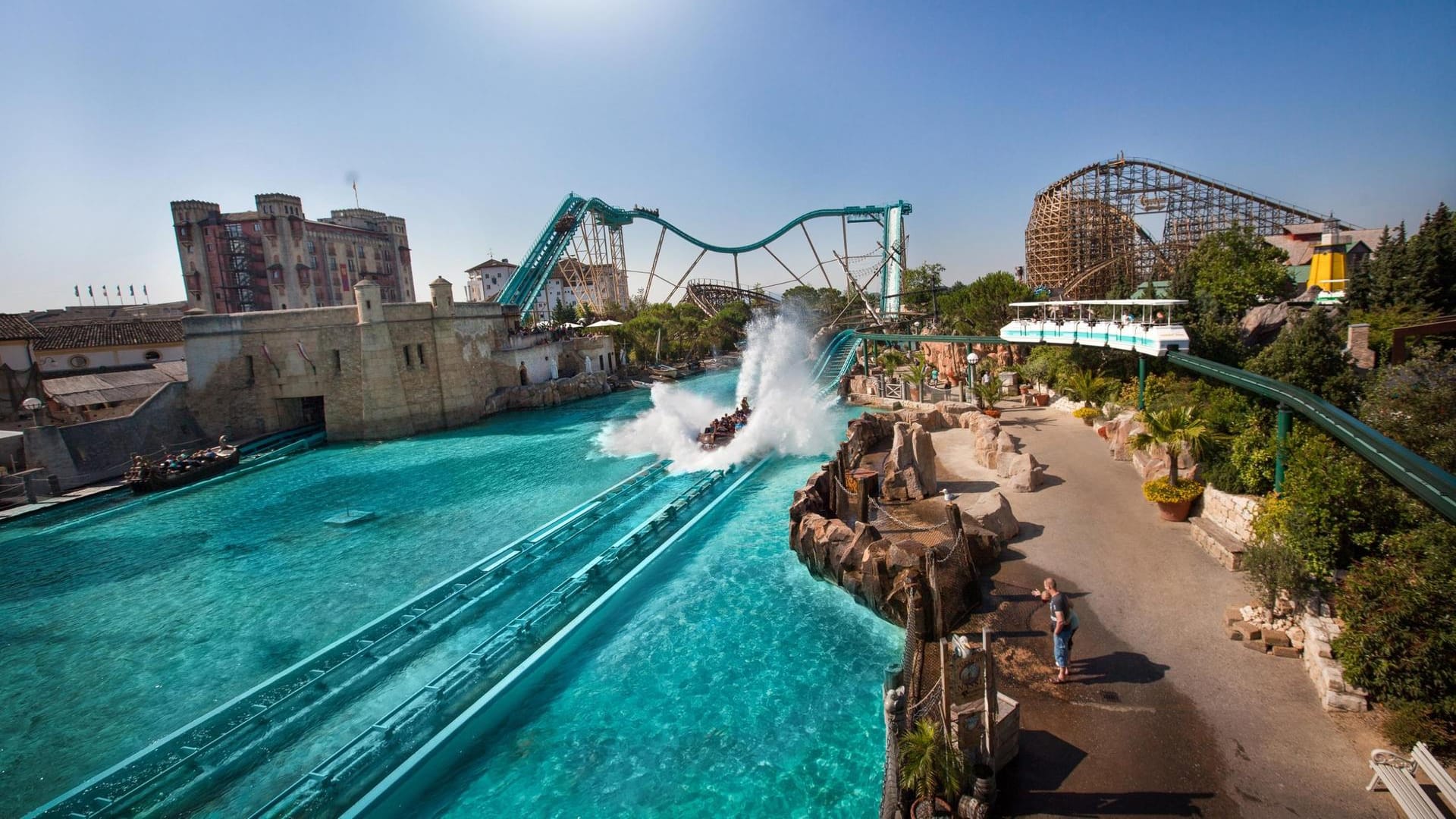 Europapark: Im Themenbereich Portugal bewegen sich die Besucher auf den Spuren der großen Seefahrer und Entdecker. Achtung, es wird nass!