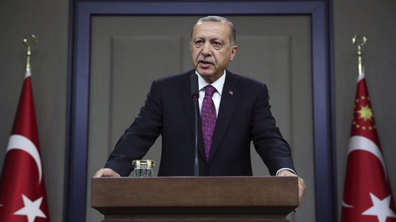 Recep Tayyip Erdogan, Staatspräsident der Türkei, spricht zu Medienvertretern.
