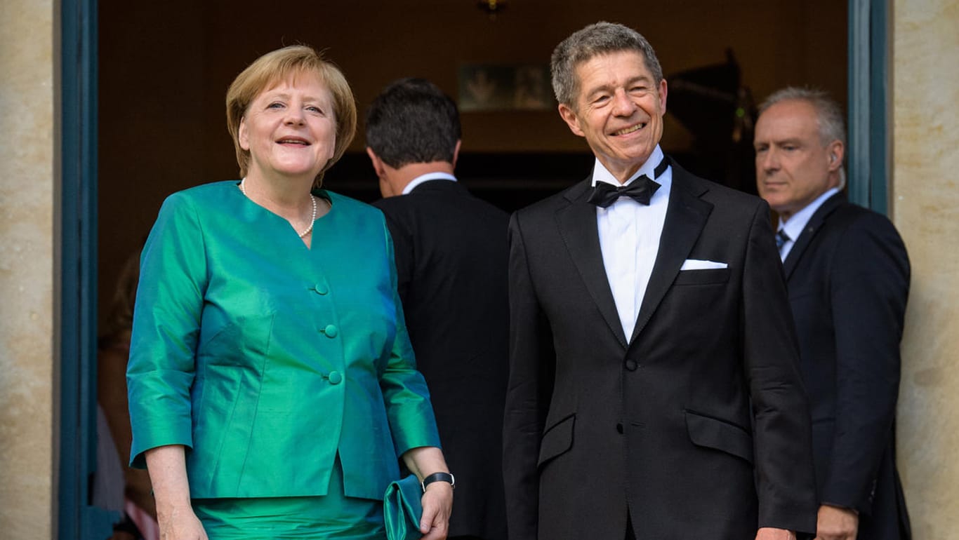 Dieses Jahr ist Grün dran: Angela Merkel – an ihrer Seite: Ehemann Joachim Sauer.