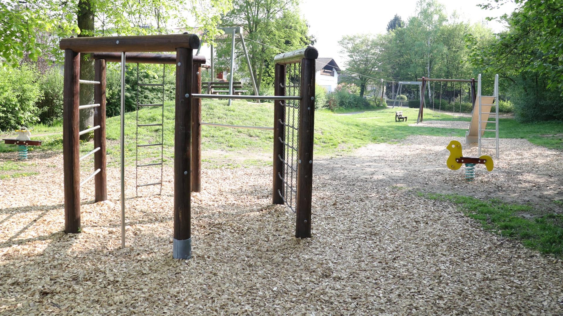 Eine Spielanlage: Beim Spielen fand der Junge den rätselhaften Beutel. (Symbolbild) Eine Spielanlage: Beim Spielen fand der Junge den rätselhaften Beutel. (Symbolbild)