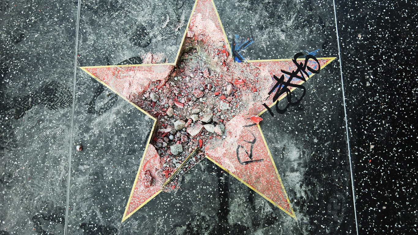 Walk of Fame Stern von Trump: Der Stern wurde mutmaßlich mit einer Spitzhacke zerstört.
