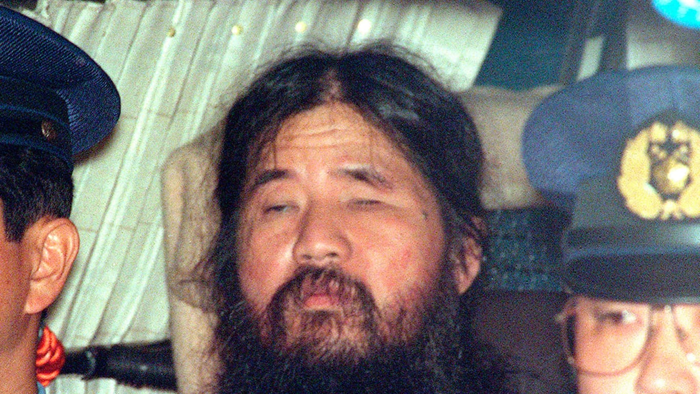 Sektengründer Asahara: Der für den tödlichen Saringas-Anschlag auf die Tokioter U-Bahn 1995 verantwortliche Gründer der Endzeitsekte wurde im Juli hingerichtet.