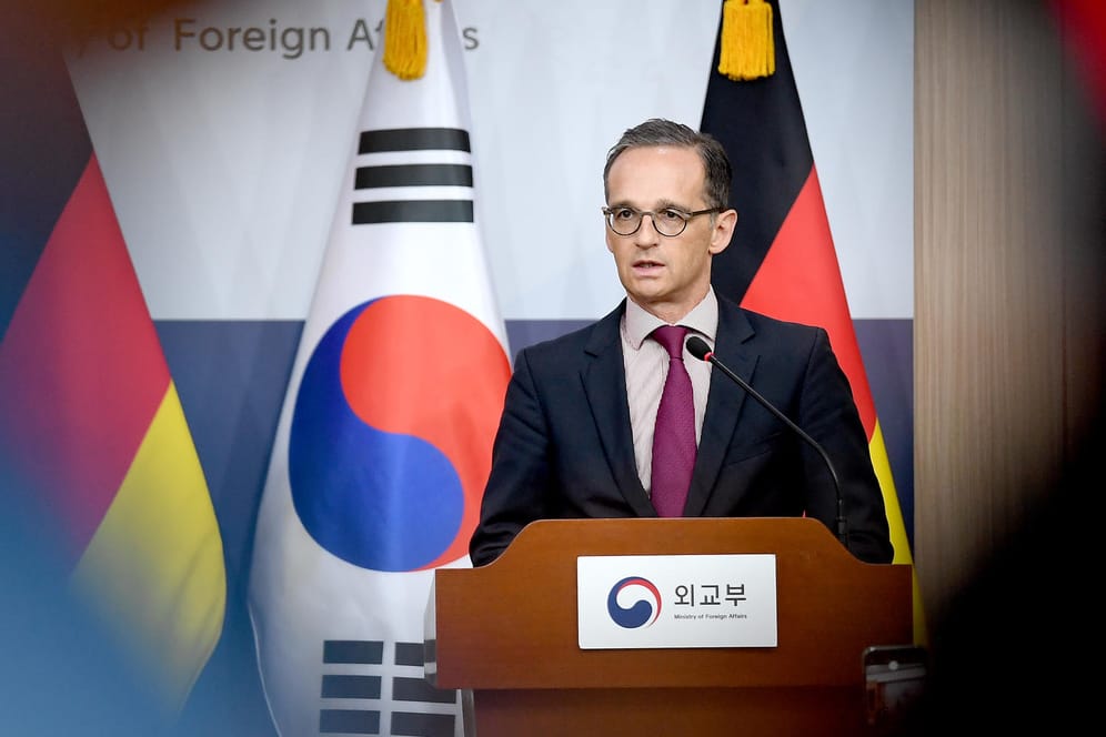 Außenminister Heiko Maas spricht während einer Pressekonferenz mit der südkoreanischen Außenministerin Kang Kyung-wha in Seoul. Maas ist zu einem zweitägigen Besuch in Japan und Südkorea unterwegs.
