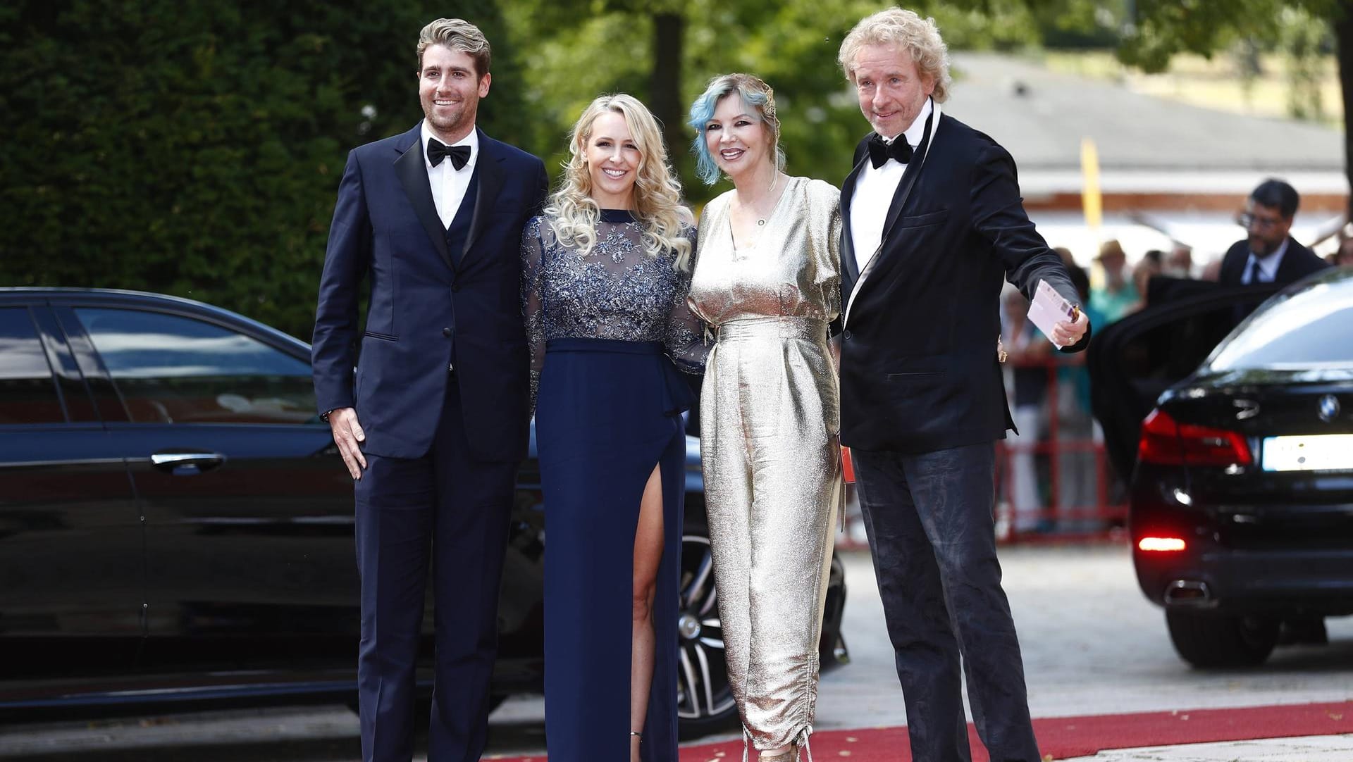 Familie Gottschalk: Sohn Roman (l.) mit seiner Freundin Melissa (2.v.l.), Mama Thea (2.v.r) und Entertainer Thomas Gottschalk.