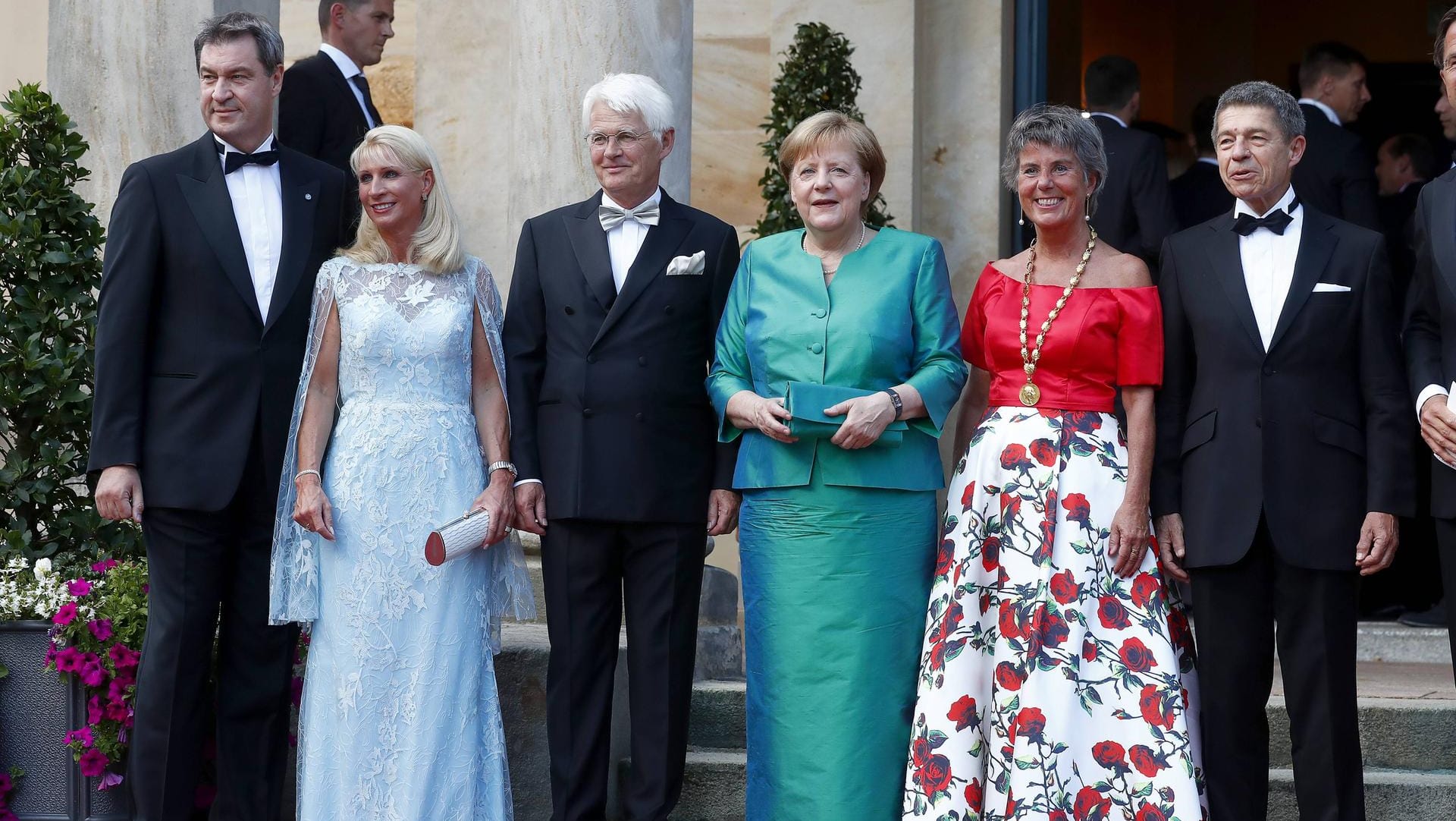 Bayerns Ministerpräsident Dr. Markus Söder mit Ehefrau Karin Baumüller-Söder, Prof. Joachim Sauer, Ehemann der Kanzlerin und Angela Merkel, Bayreuths Oberbürgermeisterin Brigitte Merk-Erbe und Ehemann Thomas Erbe,. (v.l.n.r.)