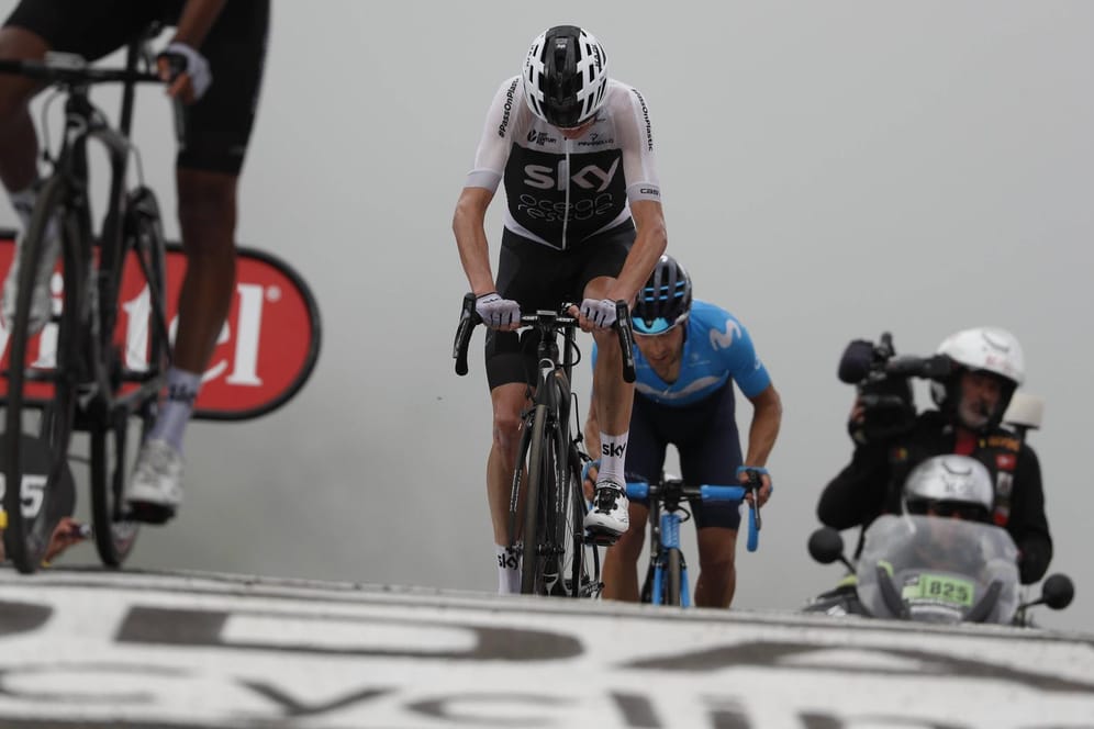Abgehängt: Chris Froome hat nach großen Problemen auf der 17. Etappe den zweiten Platz in der Gesamtwertung der Tour de France verloren.