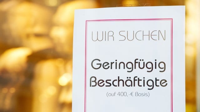 Die Zahl der geringfügig beschäftigten Rentner nimmt zu.