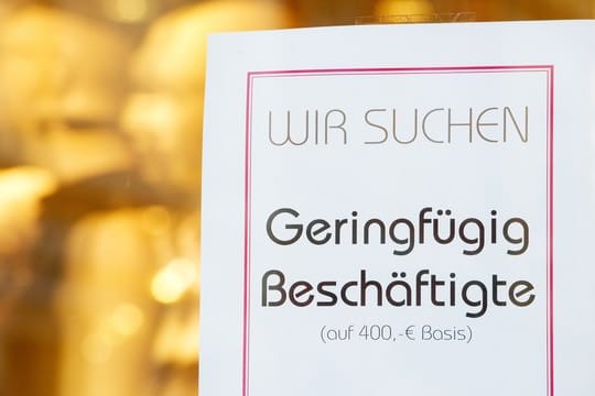 Die Zahl der geringfügig beschäftigten Rentner nimmt zu.