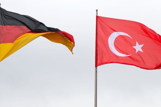 Laut einem türkischen Zeitungsbericht ist ein Deutscher in der Südtürkei festgenommen worden.