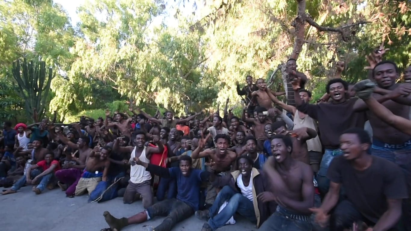 Migranten aus Afrika in der spanischen Exklave Ceuta: Hunderte Menschen haben die Grenzzäune des EU-Außengebiets gestürmt.