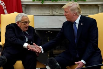 Hat das Ohr des Präsidenten: Henry Kissinger bei Donald Trump im Weißen Haus im Oktober 2017.