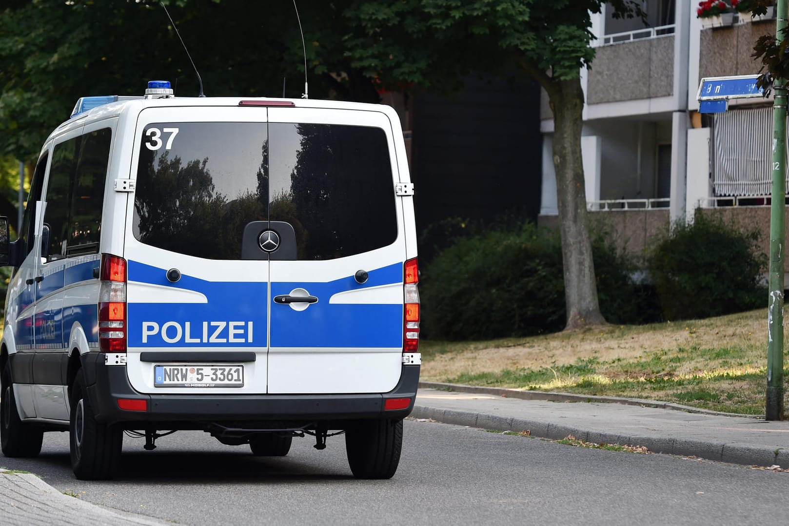 Einsatz der Polizei Essen: Nach der Messerattacke auf einen 19-Jährigen im Mai 2018 haben die Beamten Wohnungen in Essen und weiteren Städten durchsucht.