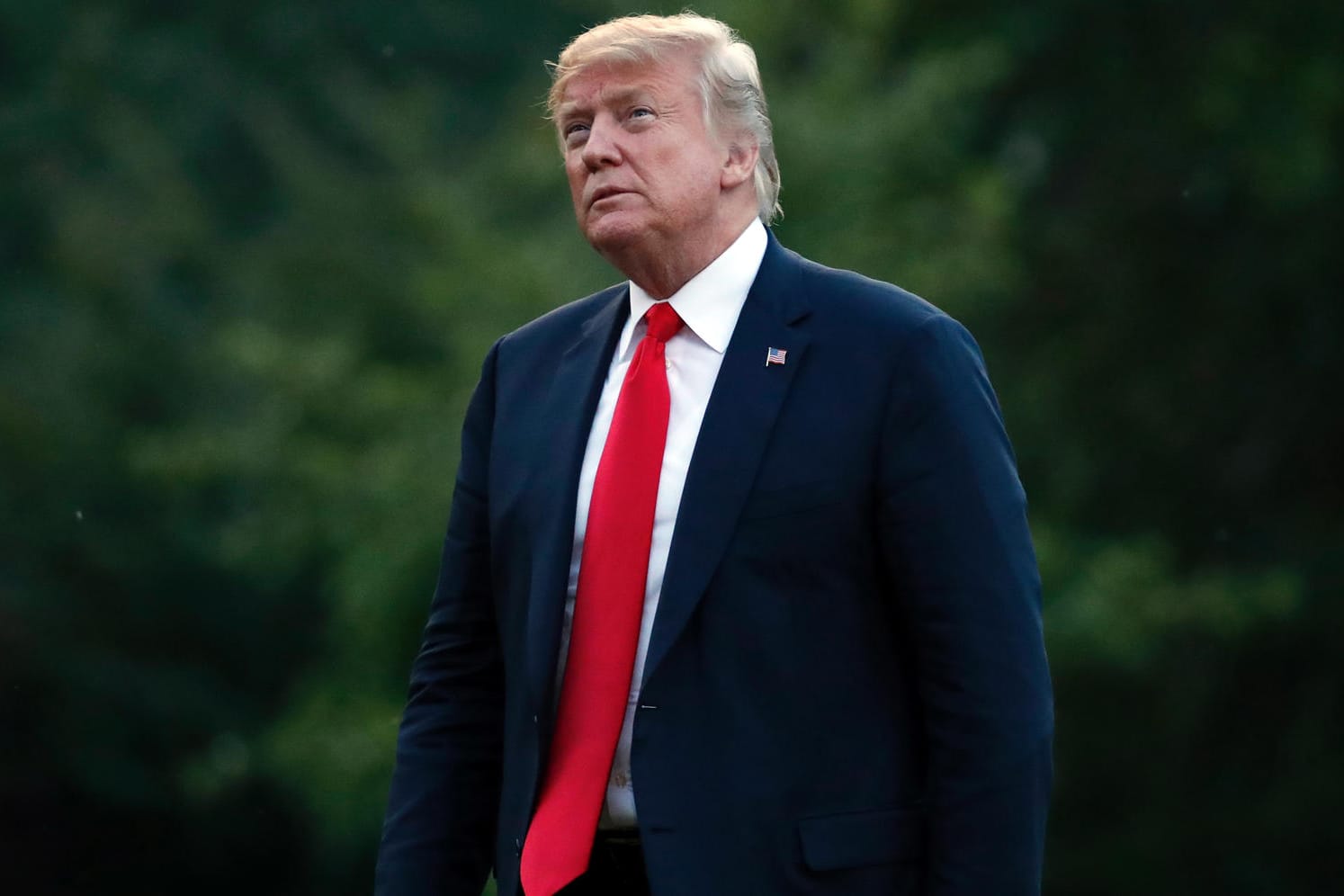 Donald Trump vor dem Weißen Haus: Sein früherer enger Vertrauter Michael Cohen bringt den US-Präsidenten immer stärker in Bedrängnis.