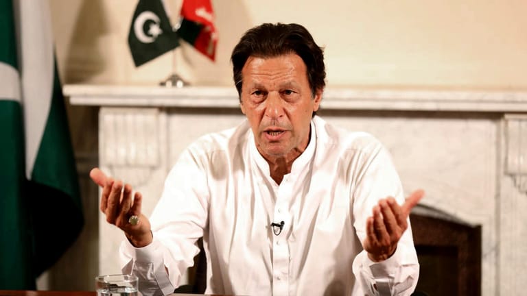 Der Gewinner der Parlamentswahlen Imran Khan: Bereits vor dem Ende der Stimmauszählung gab sich Khan siegesgewiss.
