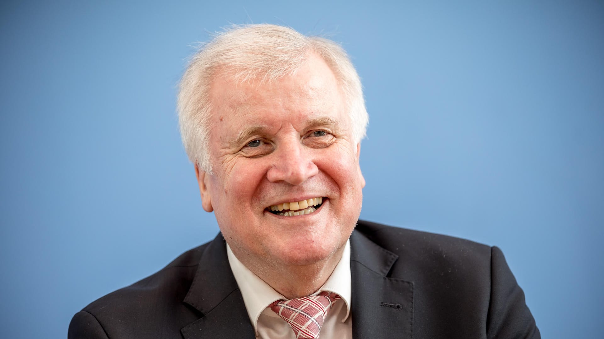 Horst Seehofer (CSU): Der Bundesminister will durch das Gesetz vor allem "Praktiker" gewinnen. (Archivbild)