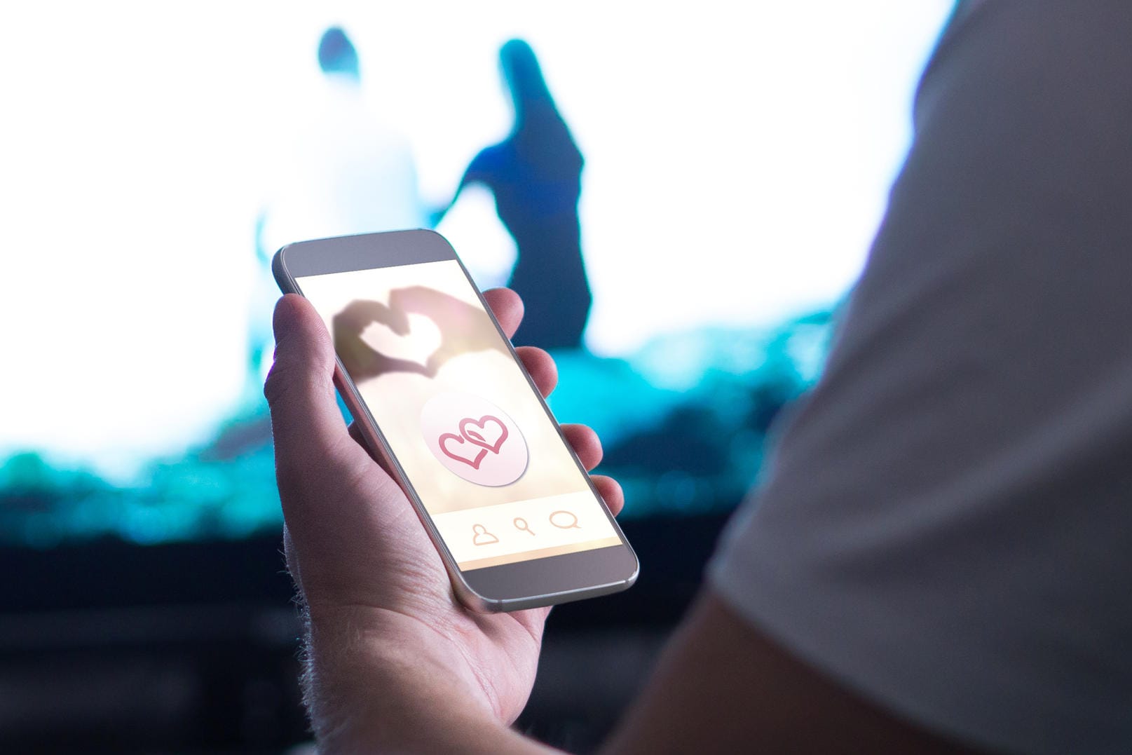 Online-Dating-App: Beim Love-Scamming geben die Täter falsche Profile an.