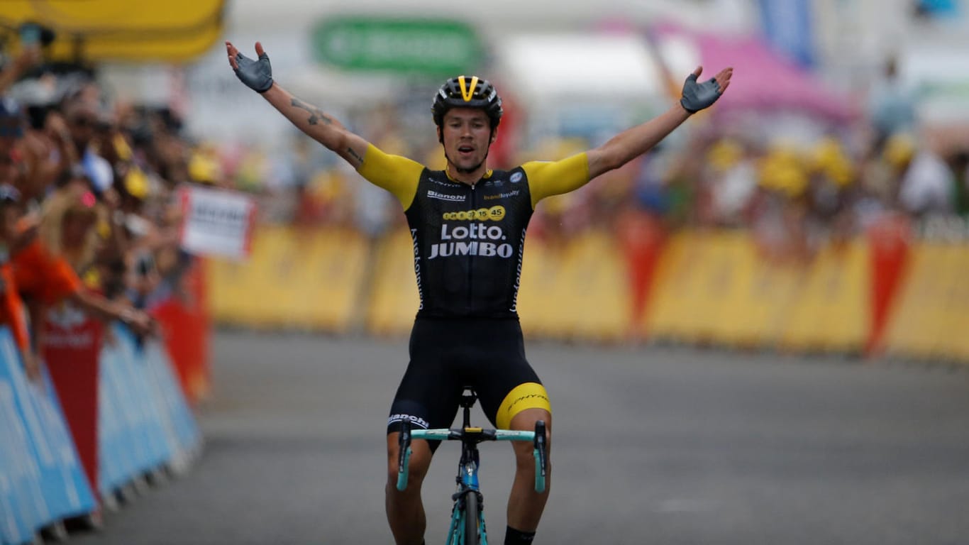 Tour de France: Primoz Roglic jubelt über seinen Etappensieg.