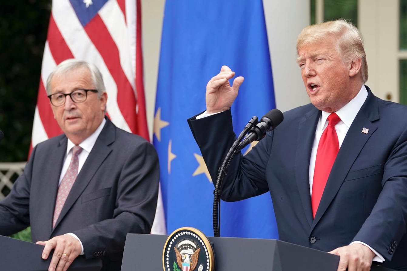 Jean-Claude Juncker bei US-Präsident Donald Trump: Der Deal zur Beilegung des Handelsstreits mit den USA stand nach Angaben des EU-Kommissionspräsidenten zeitweise kurz vor dem Scheitern.