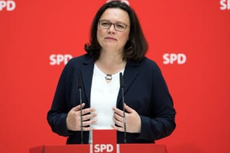 "Unser Kurs ist differenzierter, aber dafür realistisch", sagte SPD-Parteichefin Nahles in Richtung der Grünen und plädiert für einen "Realismus ohne Ressentiments".