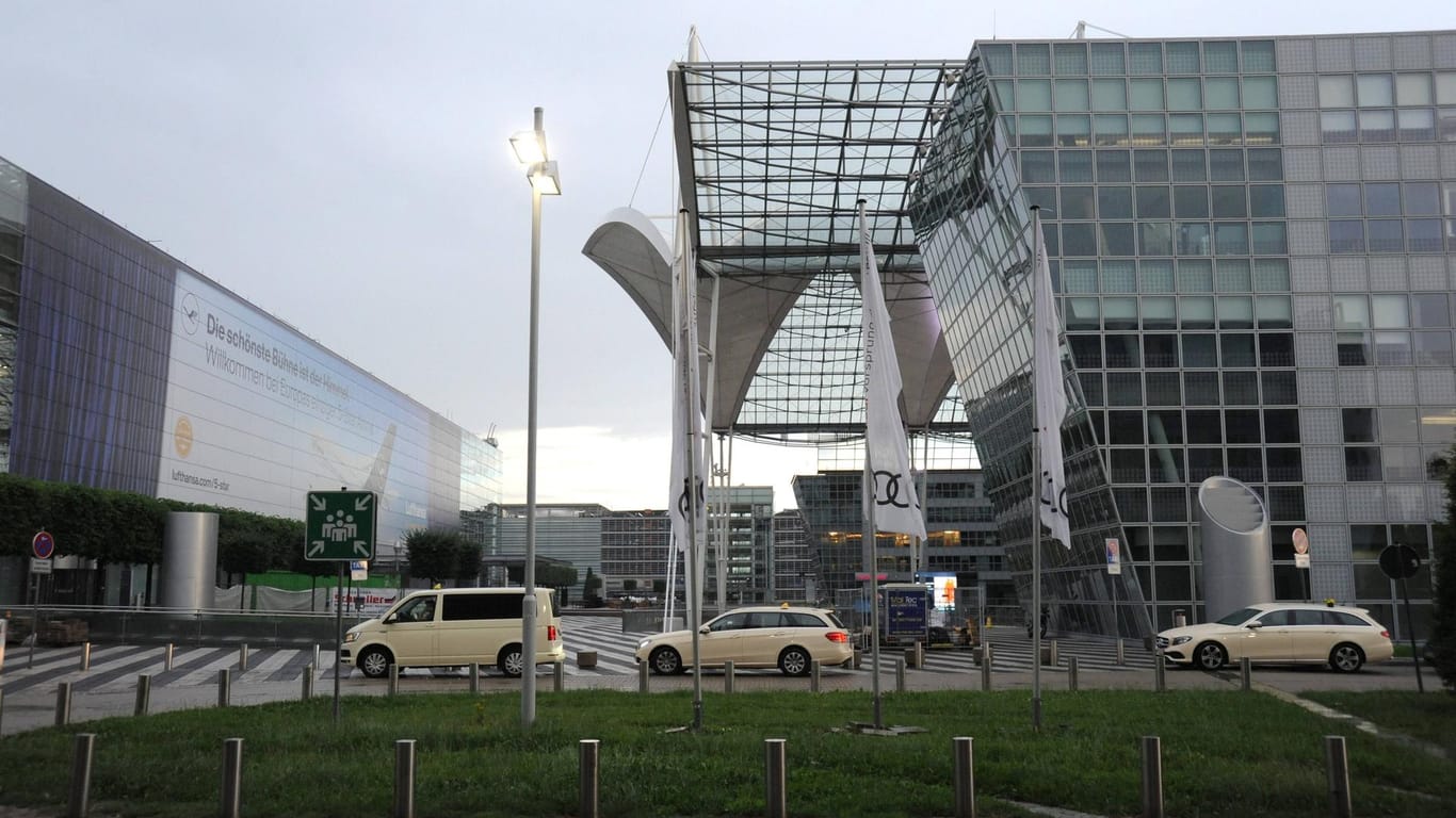 Das Terminal 2 am Münchner Flughafen (Symbolbild): Ein Polizeieinsatz führt zum Ferienstart zu Verspätungen