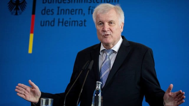 Der Bundesminister des Innern, für Bau und Heimat, Horst Seehofer, bekommt von den Innenministern der Länder viel Unverständnis zu hören. Der Bundesminister des Innern, für Bau und Heimat, Horst Seehofer, bekommt von den Innenministern der Länder viel Unverständnis zu hören.