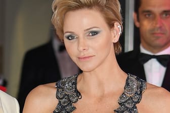Charlène von Monaco: Die Fürstin entschied sich für ein Mega-Dekolleté.
