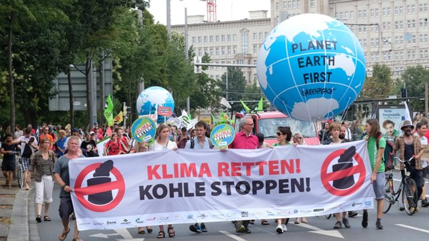 Die Demo unter dem Motto "Klima retten! Kohle stoppen" bildete den Auftakt für das Klimacamp.