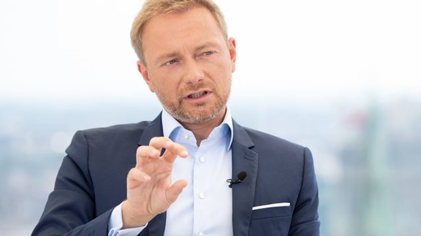 FDP-Chef Christian Lindner warf "Inhabern höchster Staatsämter" in Deutschland "Pegida-Vokabular" vor.