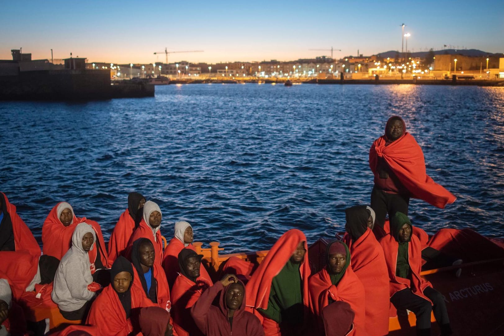 Flüchtlinge an der spanischen Küste: Zuletzt hatte die Internationale Organisation für Migration (IOM) mitgeteilt, dass Spanien zum neuen Hauptziel illegaler Migranten geworden sei.