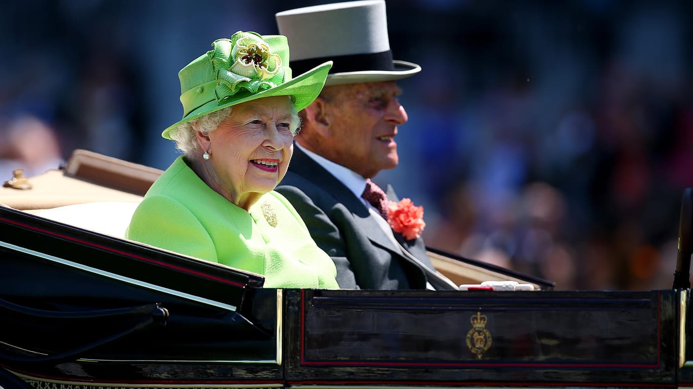 Königin Elizabeth und Prinz Philip: Sie verbringen den Sommer in Schottland.