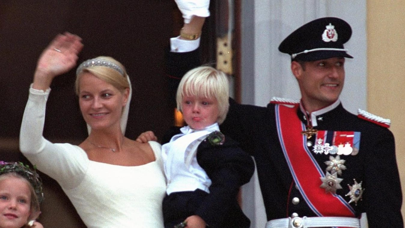 Mette-Marit, Marius und Haakon: Im August 2001 hat sich das Paar das Jawort gegeben.