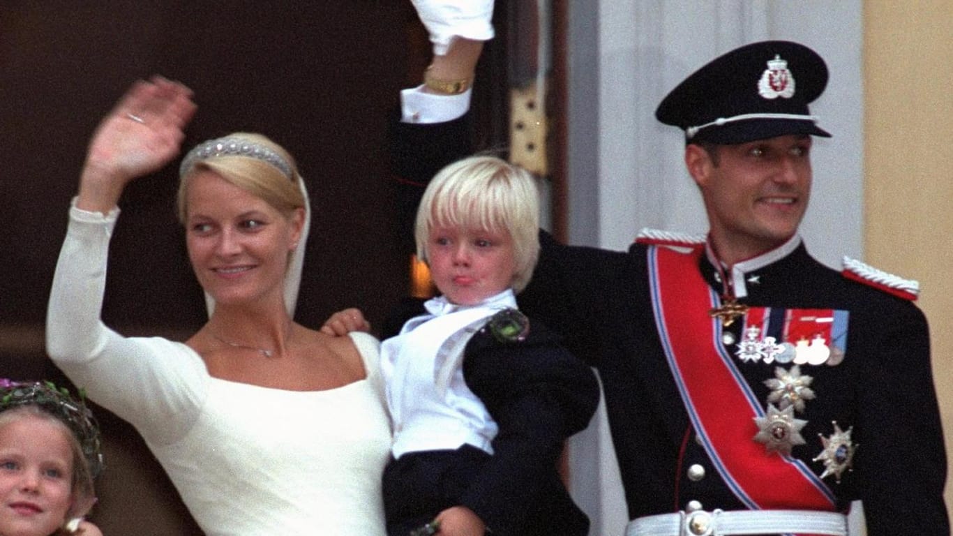 Mette-Marit, Marius und Haakon: Im August 2001 hat sich das Paar das Jawort gegeben.