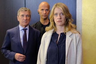 Rudolf Kowalski, Christoph Maria Herbst und Caroline Peters in "Kalt ist die Angst".