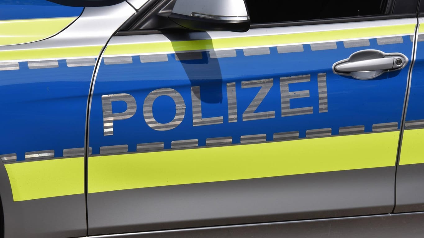 Polizeiwagen im Einsatz: Die Touristen aus dem Ruhrgebiet kamen in Gewahrsam. (Symbolbild)