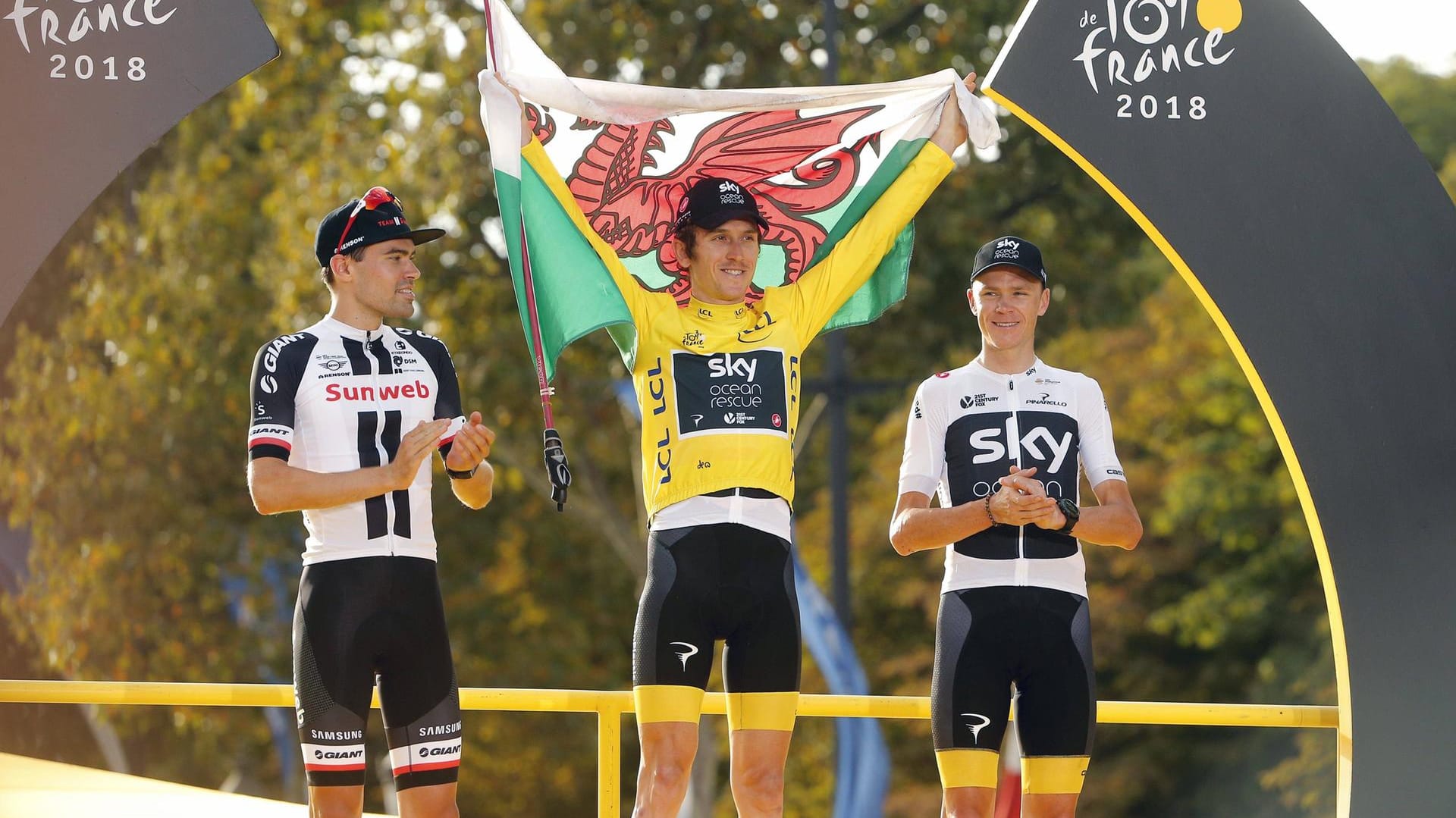 Das Podium der Tour: Sieger Geraint Thomas (Mitte), Zweiter Tom Dumoulin (links) und Chris Froome.