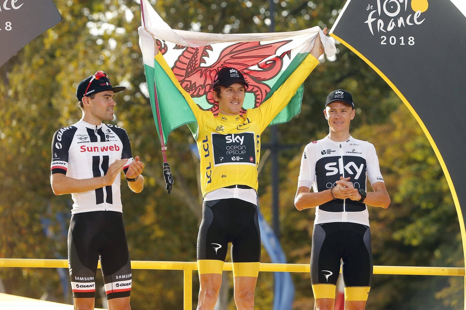 Das Podium der Tour: Sieger Geraint Thomas (Mitte), Zweiter Tom Dumoulin (links) und Chris Froome.