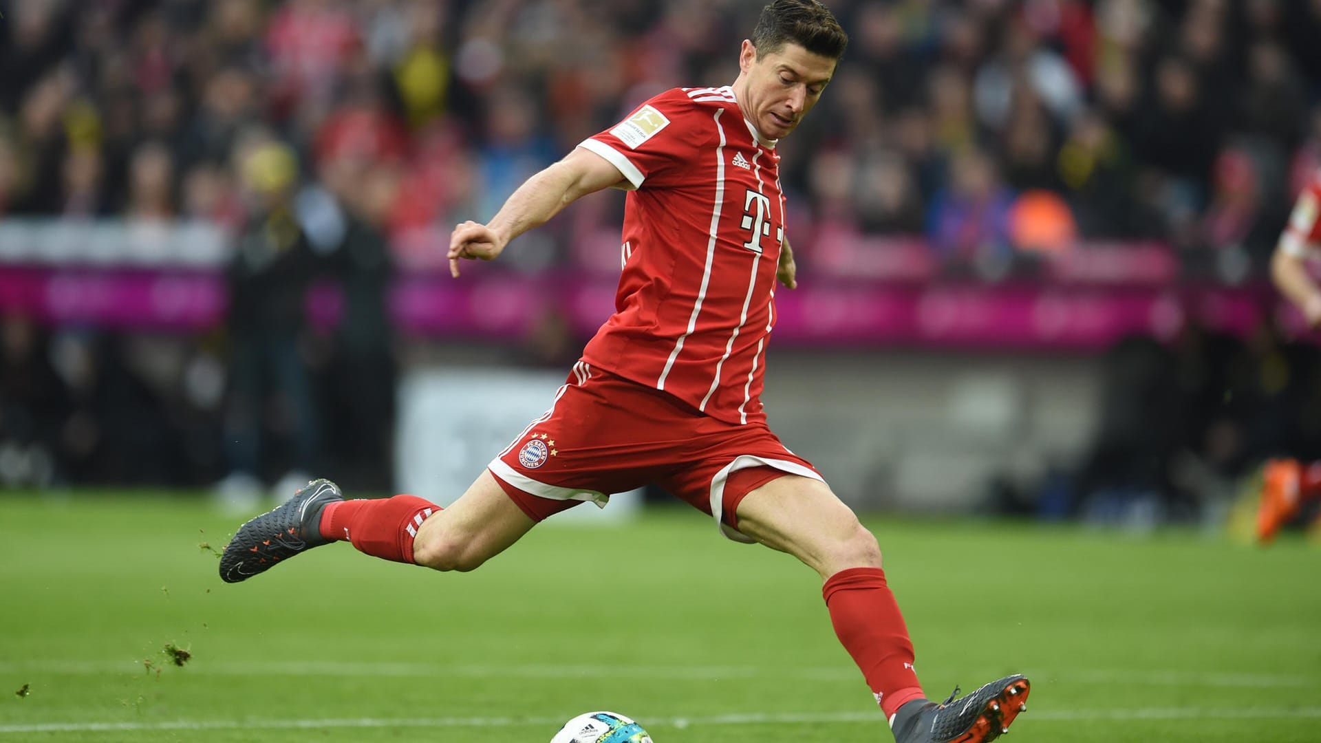 Robert Lewandowski: Bayerns Torjäger bleibt seinem Verein weiterhin treu.