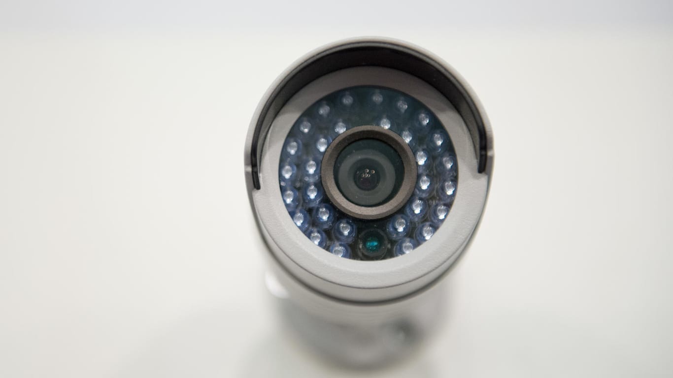 Überwachungskamera: Bei Smart-Home-Lösungen überträgt die Kamera Aufnahmen ans Smartphone oder Tablet des Hausbesitzers.