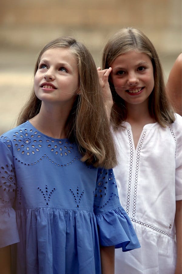 Schwestern: Leonor und Sofia präsentieren sich der Presse.