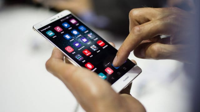 Ein neuer Energiesparmodus in aktuellen Huawei-Geräten verhindert die Wiedergabe von Videos im Hintergrund. Ein neuer Energiesparmodus in aktuellen Huawei-Geräten verhindert die Wiedergabe von Videos im Hintergrund.
