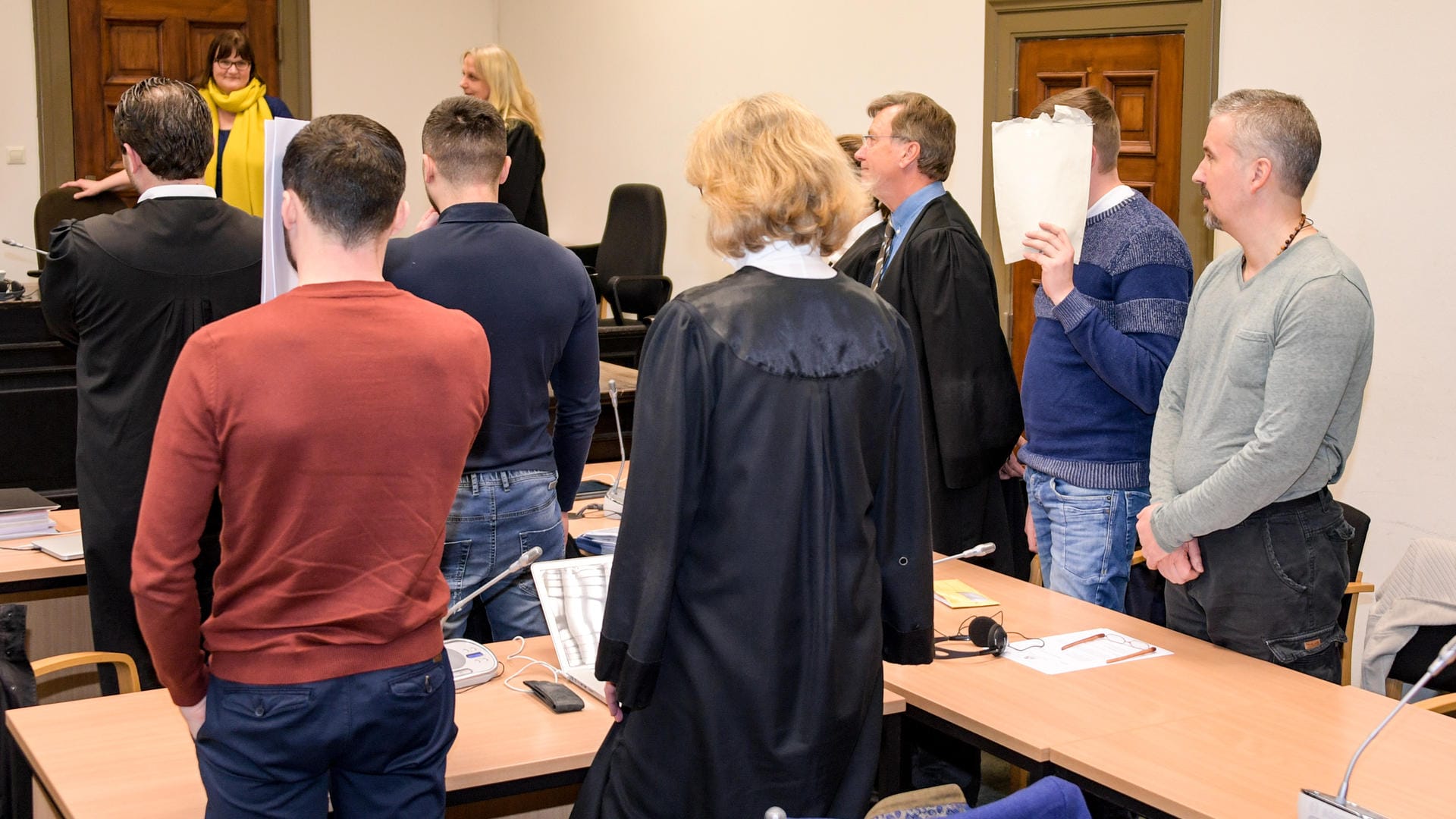 Die drei angeklagten Männer im Prozess wegen Hinterziehung der Biersteuer: Sie wurden zu langen Haftstrafen verurteilt.