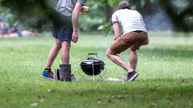 Große Trockenheit: Auf das Grillen mit Holzkohle sollte man derzeit verzichten.